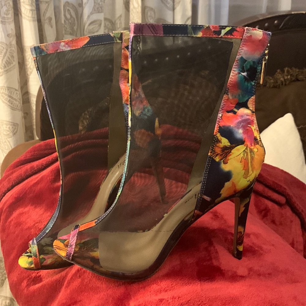 Netted high heel summer shoe size 10 with colorful flowers throughout the edges
